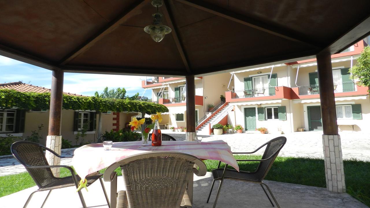 Filoxenia Kontogiannis Apartment Lazarata ภายนอก รูปภาพ